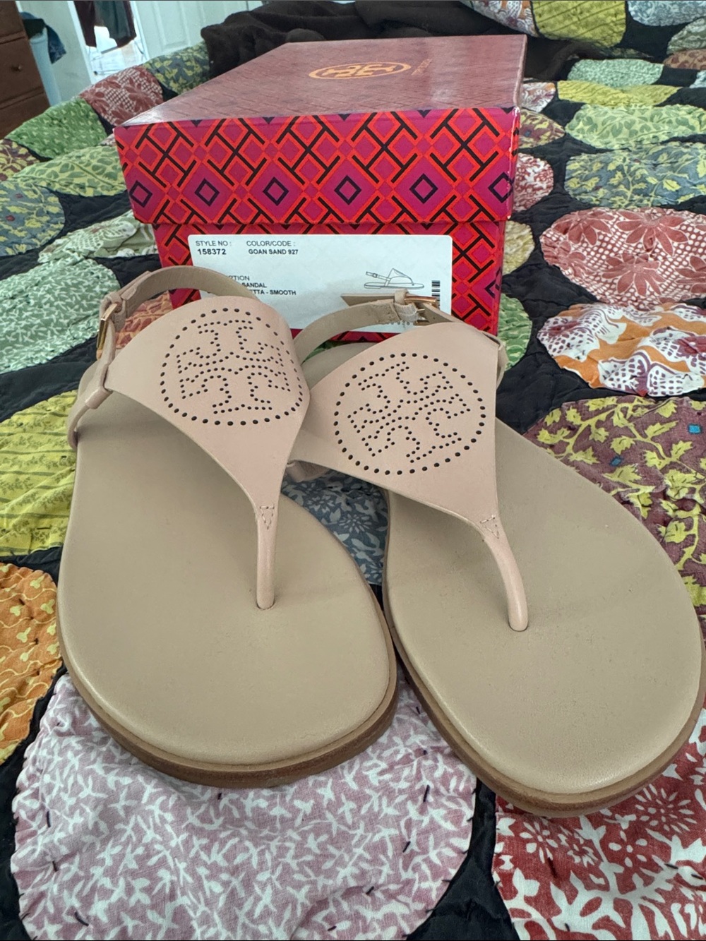 Tory Burch Capri Perf Logo Beige Leather Sandals Flat Thongs Size 6.5 New